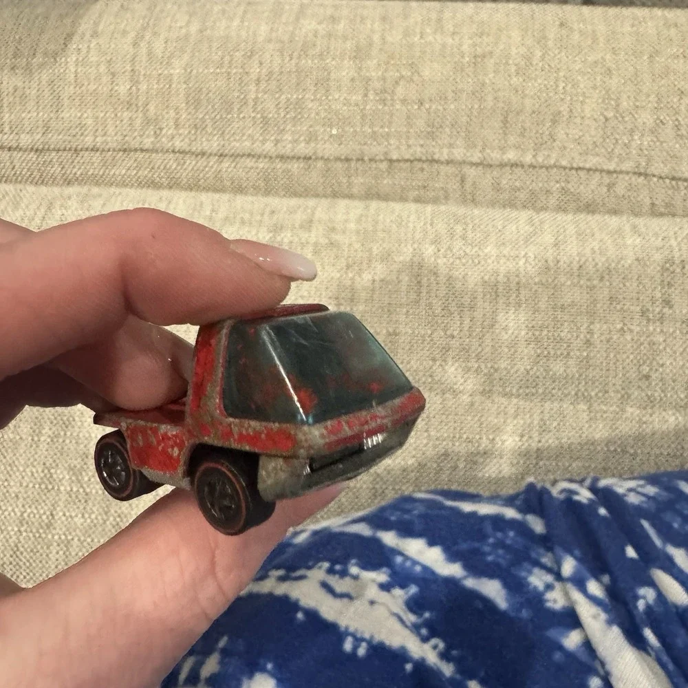 Hot‎ Wheels Redline 1969 Heavyweights Cab HK Red with White Interior